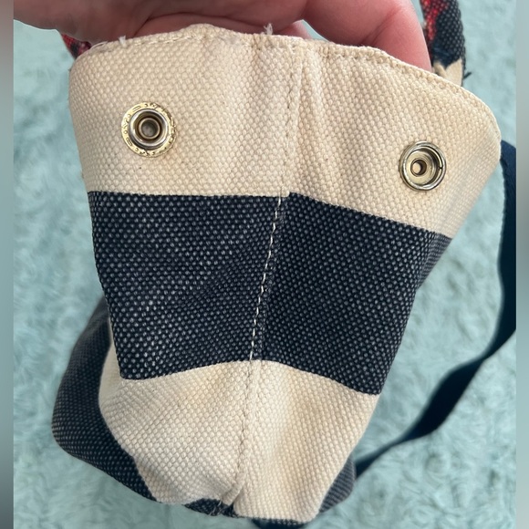 Tommy Hilfiger Small Tote Crossbody - Picture 9 of 11